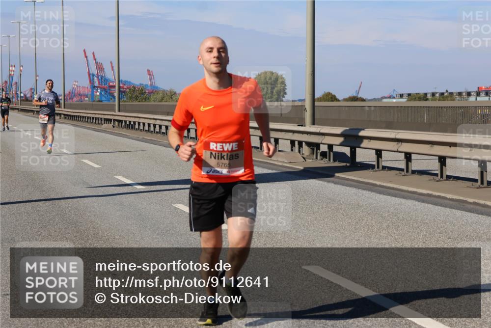 03.10.2025 - Köhlbrandbrückenlauf Strokosch-Dieckow http://msf.ph/oto/9112641 03.10.2025 12:41:48 Position 3 5765 meine-sportfotos.de