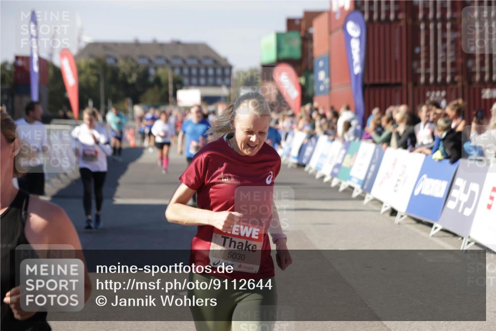 03.10.2025 - Köhlbrandbrückenlauf Jannik Wohlers http://msf.ph/oto/9112644 03.10.2025 13:31:21 Ziel 4800, 4967, 5030, 5310, 5362, 5378, 5518, 5519, 5772, 5773, 6242, 6243, 6559, 6597, 6731 meine-sportfotos.de