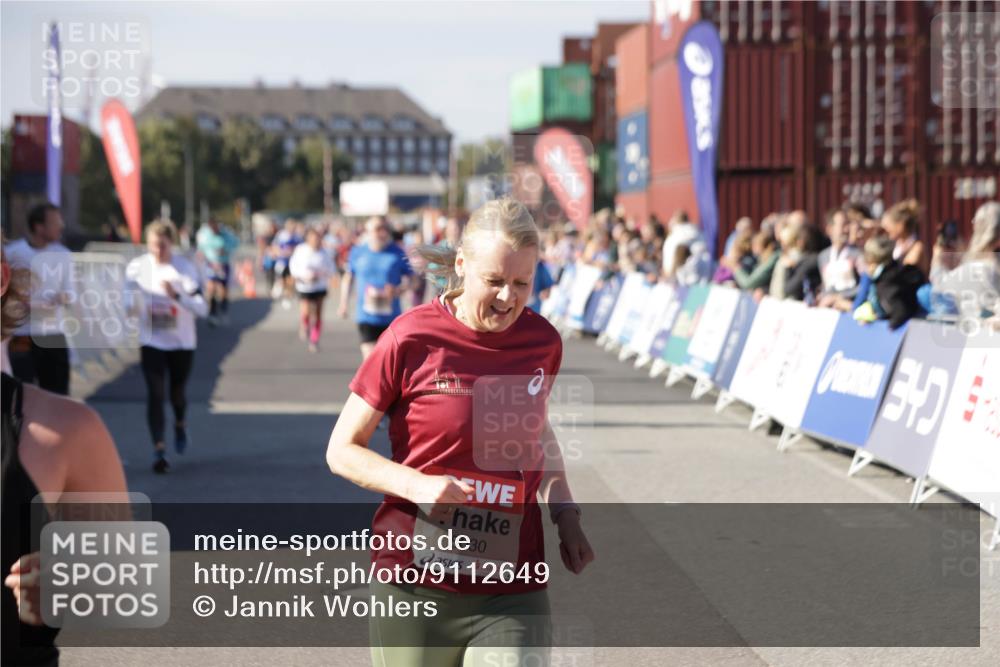 03.10.2025 - Köhlbrandbrückenlauf Jannik Wohlers http://msf.ph/oto/9112649 03.10.2025 13:31:21 Ziel 4800, 4967, 5030, 5310, 5362, 5378, 5518, 5519, 5772, 5773, 6242, 6243, 6559, 6597, 6731 meine-sportfotos.de