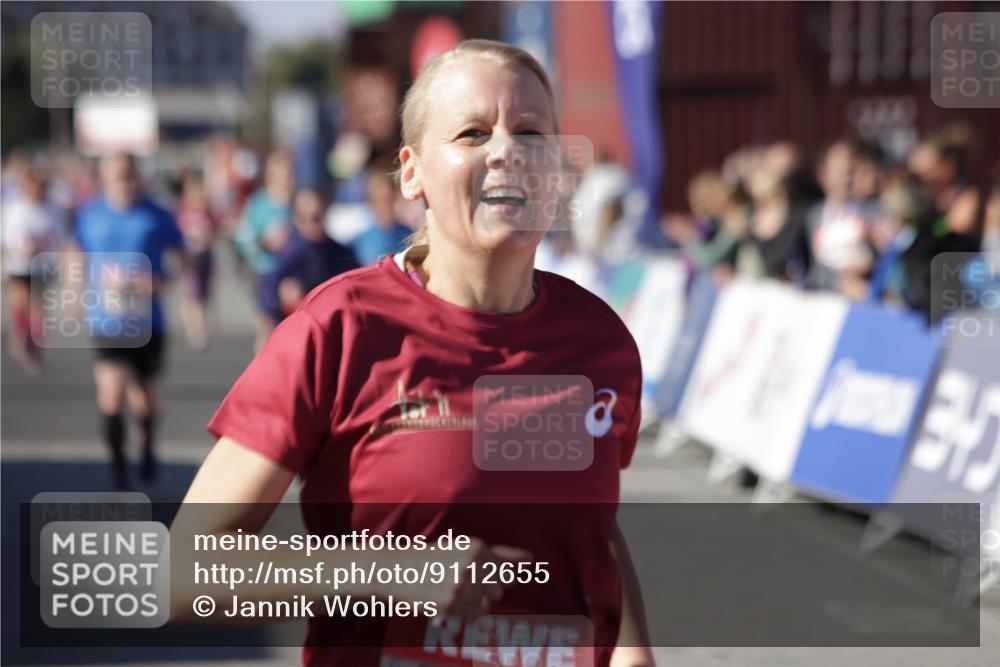 03.10.2025 - Köhlbrandbrückenlauf Jannik Wohlers http://msf.ph/oto/9112655 03.10.2025 13:31:22 Ziel 4800, 4967, 5030, 5310, 5362, 5378, 5511, 5518, 5519, 5598, 5772, 5773, 6242, 6243, 6559, 6597, 6731 meine-sportfotos.de