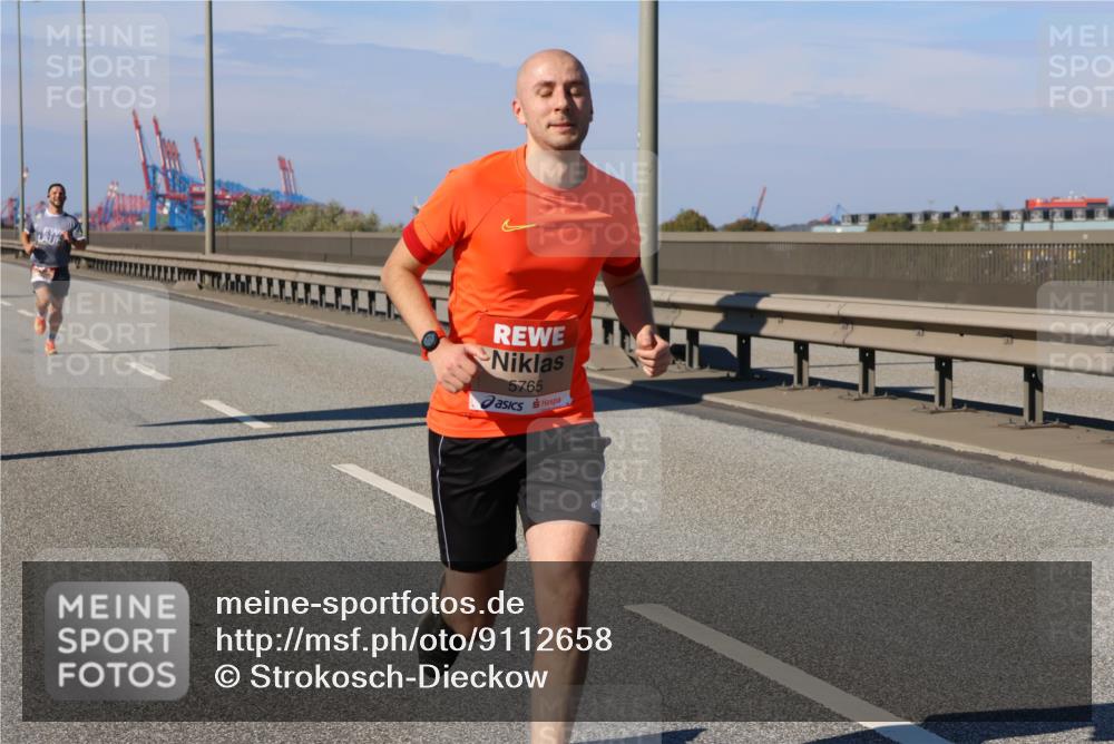 03.10.2025 - Köhlbrandbrückenlauf Strokosch-Dieckow http://msf.ph/oto/9112658 03.10.2025 12:41:48 Position 3 5765 meine-sportfotos.de