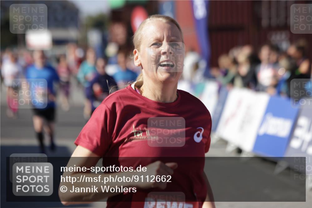 03.10.2025 - Köhlbrandbrückenlauf Jannik Wohlers http://msf.ph/oto/9112662 03.10.2025 13:31:22 Ziel 4800, 4967, 5030, 5310, 5362, 5378, 5511, 5518, 5519, 5598, 5772, 5773, 6242, 6243, 6559, 6597, 6731 meine-sportfotos.de