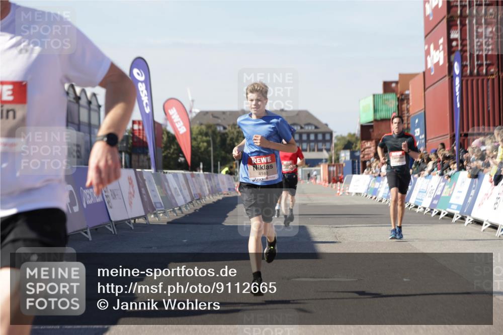 03.10.2025 - Köhlbrandbrückenlauf Jannik Wohlers http://msf.ph/oto/9112665 03.10.2025 13:01:03 Ziel 4039, 4069, 4140, 4177, 4407, 4425, 4512, 4820 meine-sportfotos.de