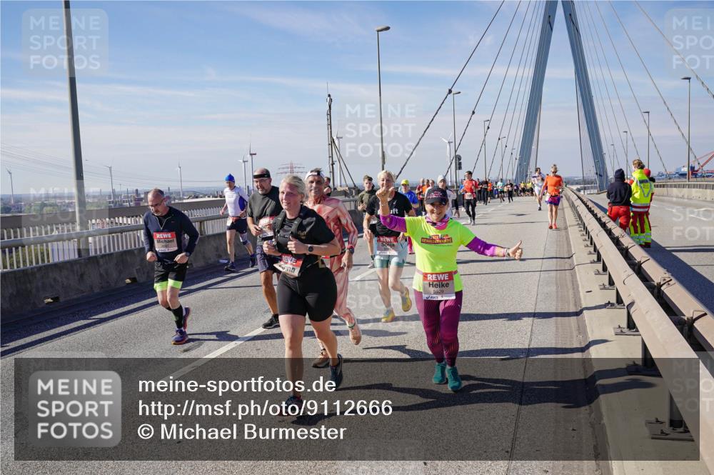 03.10.2025 - Köhlbrandbrückenlauf Michael Burmester http://msf.ph/oto/9112666 03.10.2025 12:54:39 Position 2 5929 meine-sportfotos.de