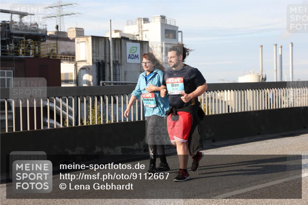 03.10.2025 - Köhlbrandbrückenlauf Lena Gebhardt http://msf.ph/oto/9112667 03.10.2025 10:16:23 Position 2 2178, 2179 meine-sportfotos.de