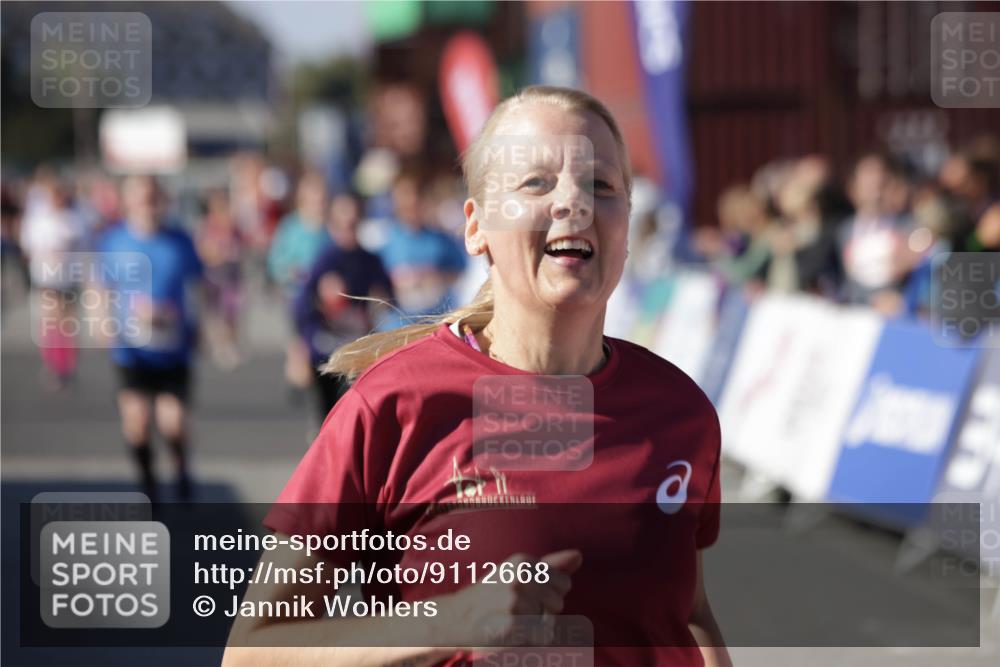 03.10.2025 - Köhlbrandbrückenlauf Jannik Wohlers http://msf.ph/oto/9112668 03.10.2025 13:31:22 Ziel 4800, 4967, 5030, 5310, 5362, 5378, 5511, 5518, 5519, 5598, 5772, 5773, 6242, 6243, 6559, 6597, 6731 meine-sportfotos.de