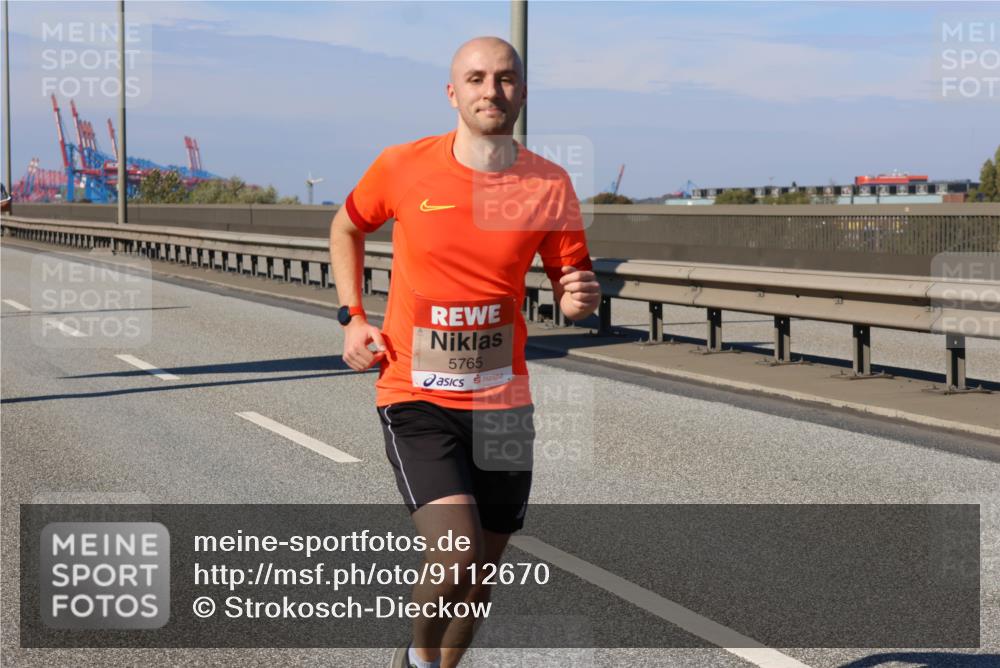 03.10.2025 - Köhlbrandbrückenlauf Strokosch-Dieckow http://msf.ph/oto/9112670 03.10.2025 12:41:48 Position 3 5765 meine-sportfotos.de