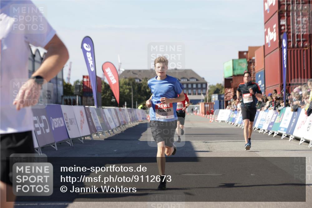 03.10.2025 - Köhlbrandbrückenlauf Jannik Wohlers http://msf.ph/oto/9112673 03.10.2025 13:01:04 Ziel 4039, 4069, 4140, 4177, 4407, 4425, 4512, 4820, 5779 meine-sportfotos.de