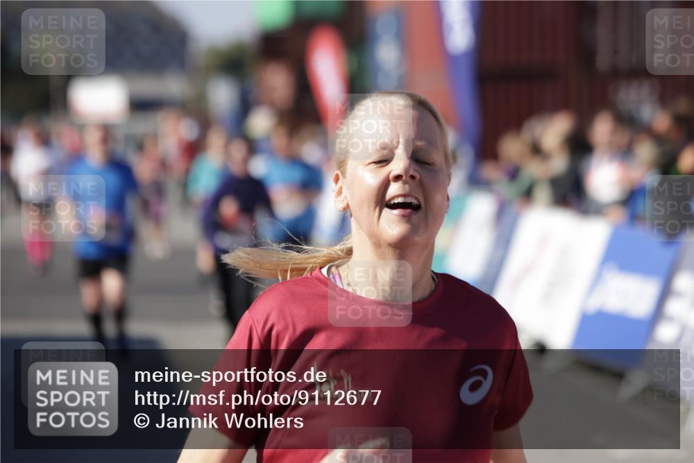 03.10.2025 - Köhlbrandbrückenlauf Jannik Wohlers http://msf.ph/oto/9112677 03.10.2025 13:31:22 Ziel 4800, 4967, 5030, 5310, 5362, 5378, 5511, 5518, 5519, 5598, 5772, 5773, 6242, 6243, 6559, 6597, 6731 meine-sportfotos.de