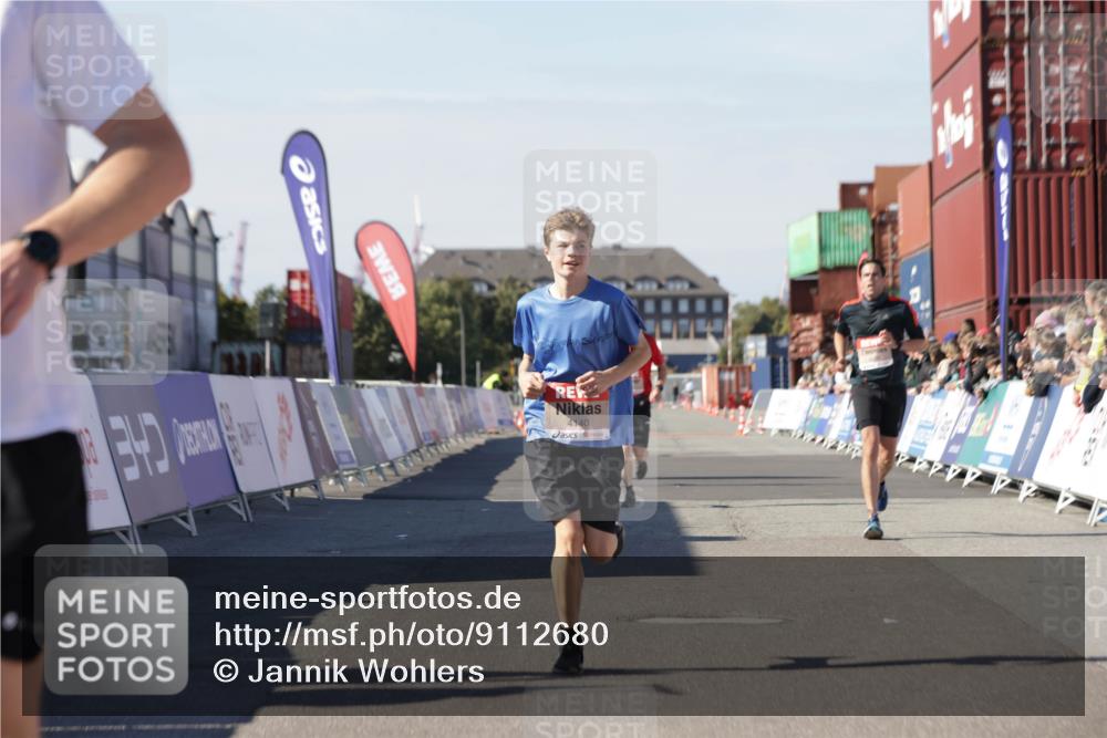 03.10.2025 - Köhlbrandbrückenlauf Jannik Wohlers http://msf.ph/oto/9112680 03.10.2025 13:01:04 Ziel 4039, 4069, 4140, 4177, 4407, 4425, 4512, 4820, 5779 meine-sportfotos.de