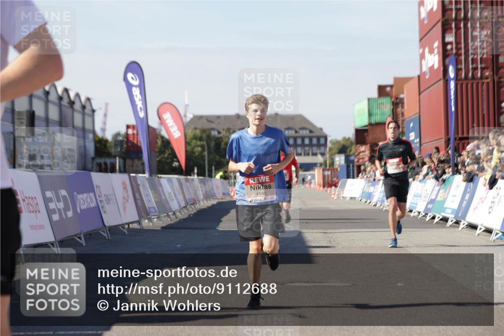 03.10.2025 - Köhlbrandbrückenlauf Jannik Wohlers http://msf.ph/oto/9112688 03.10.2025 13:01:04 Ziel 4039, 4069, 4140, 4177, 4407, 4425, 4512, 4820, 5779 meine-sportfotos.de