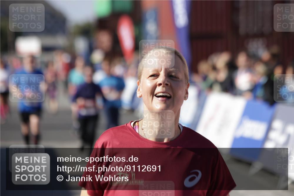 03.10.2025 - Köhlbrandbrückenlauf Jannik Wohlers http://msf.ph/oto/9112691 03.10.2025 13:31:22 Ziel 4800, 4967, 5030, 5310, 5362, 5378, 5511, 5518, 5519, 5598, 5772, 5773, 6242, 6243, 6559, 6597, 6731 meine-sportfotos.de
