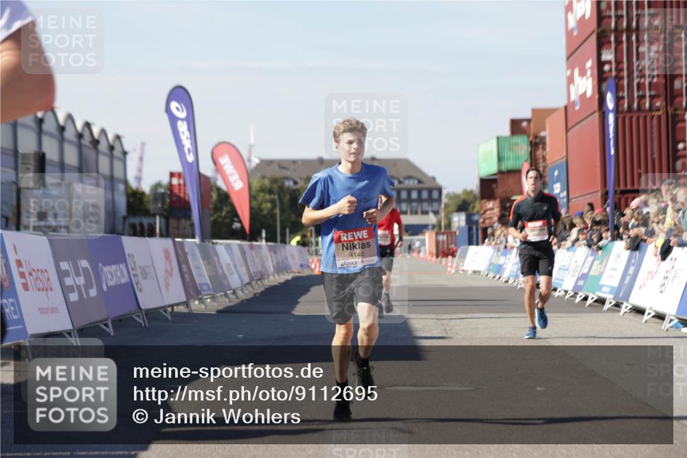 03.10.2025 - Köhlbrandbrückenlauf Jannik Wohlers http://msf.ph/oto/9112695 03.10.2025 13:01:04 Ziel 4039, 4069, 4140, 4177, 4407, 4425, 4512, 4820, 5779 meine-sportfotos.de
