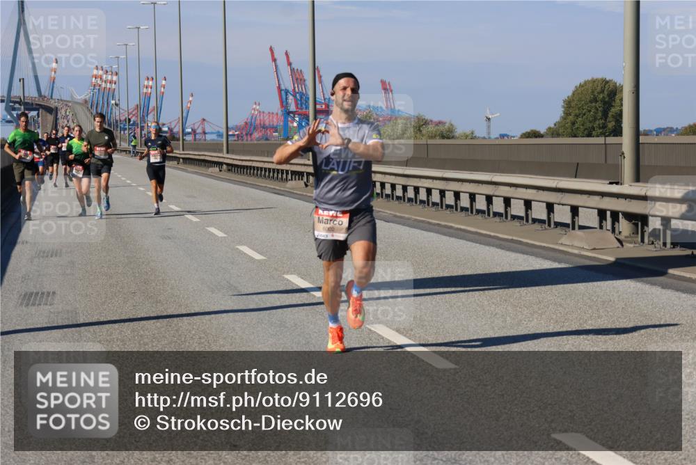 03.10.2025 - Köhlbrandbrückenlauf Strokosch-Dieckow http://msf.ph/oto/9112696 03.10.2025 12:41:52 Position 3 6002 meine-sportfotos.de