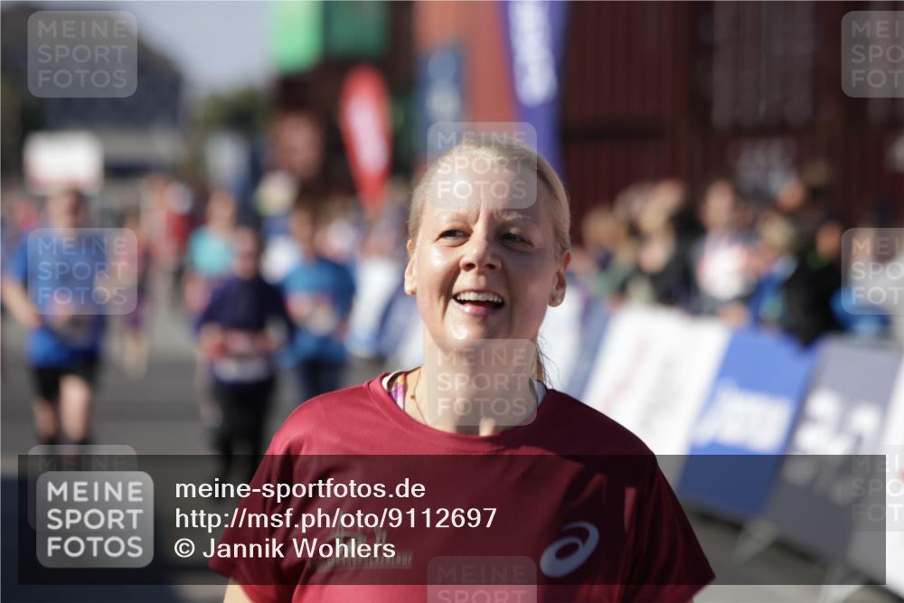 03.10.2025 - Köhlbrandbrückenlauf Jannik Wohlers http://msf.ph/oto/9112697 03.10.2025 13:31:22 Ziel 4800, 4967, 5030, 5310, 5362, 5378, 5511, 5518, 5519, 5598, 5772, 5773, 6242, 6243, 6559, 6597, 6731 meine-sportfotos.de