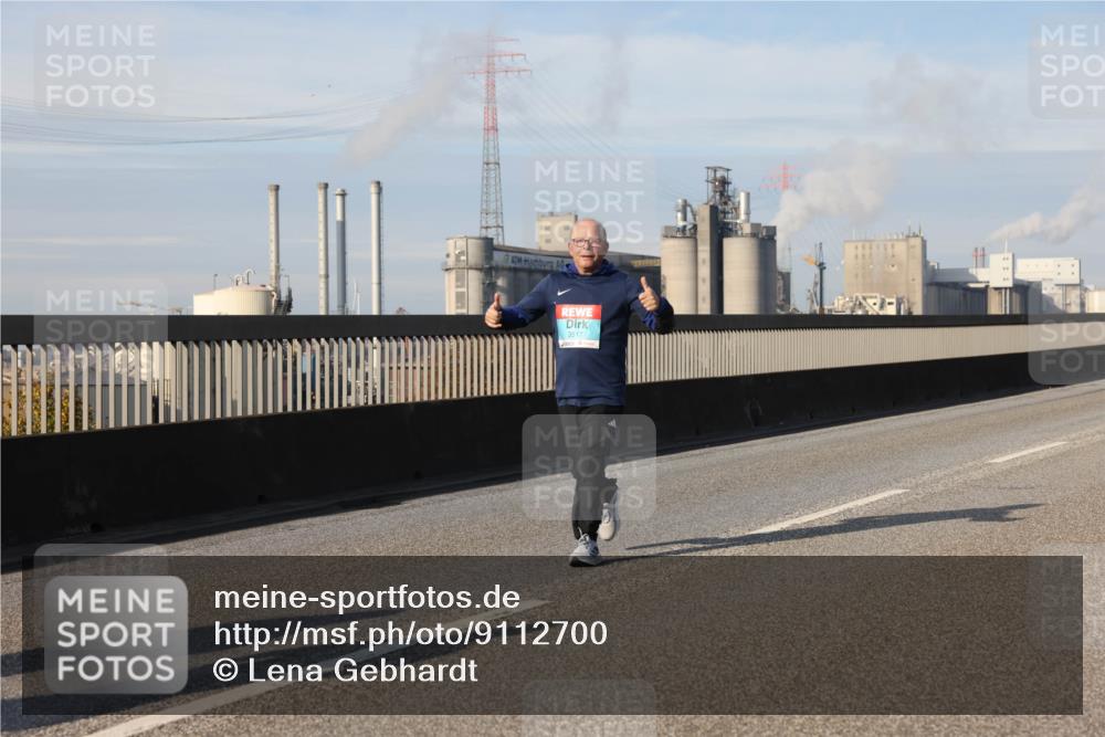 03.10.2025 - Köhlbrandbrückenlauf Lena Gebhardt http://msf.ph/oto/9112700 03.10.2025 10:16:24 Position 2 3517 meine-sportfotos.de