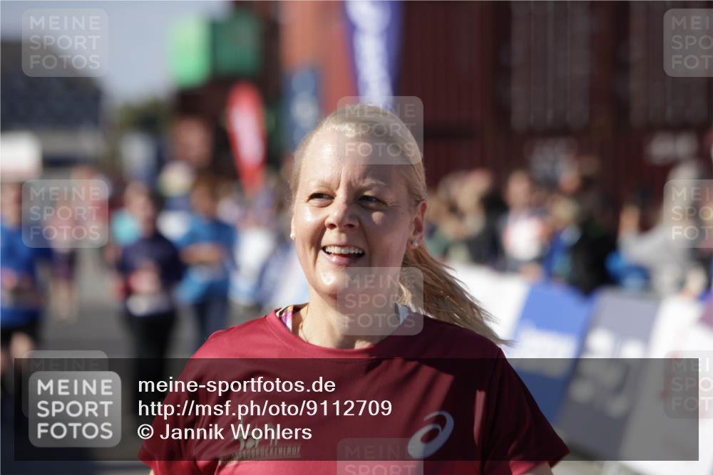 03.10.2025 - Köhlbrandbrückenlauf Jannik Wohlers http://msf.ph/oto/9112709 03.10.2025 13:31:22 Ziel 4800, 4967, 5030, 5310, 5362, 5378, 5511, 5518, 5519, 5598, 5772, 5773, 6242, 6243, 6559, 6597, 6731 meine-sportfotos.de