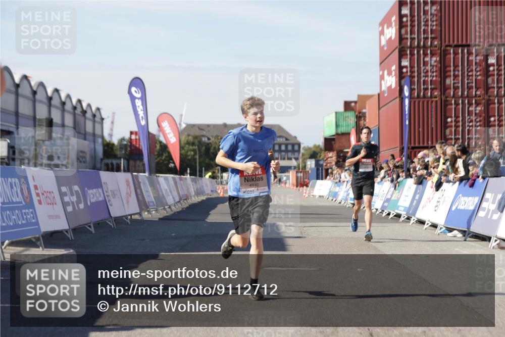 03.10.2025 - Köhlbrandbrückenlauf Jannik Wohlers http://msf.ph/oto/9112712 03.10.2025 13:01:04 Ziel 4039, 4069, 4140, 4177, 4407, 4425, 4512, 4820, 5779 meine-sportfotos.de
