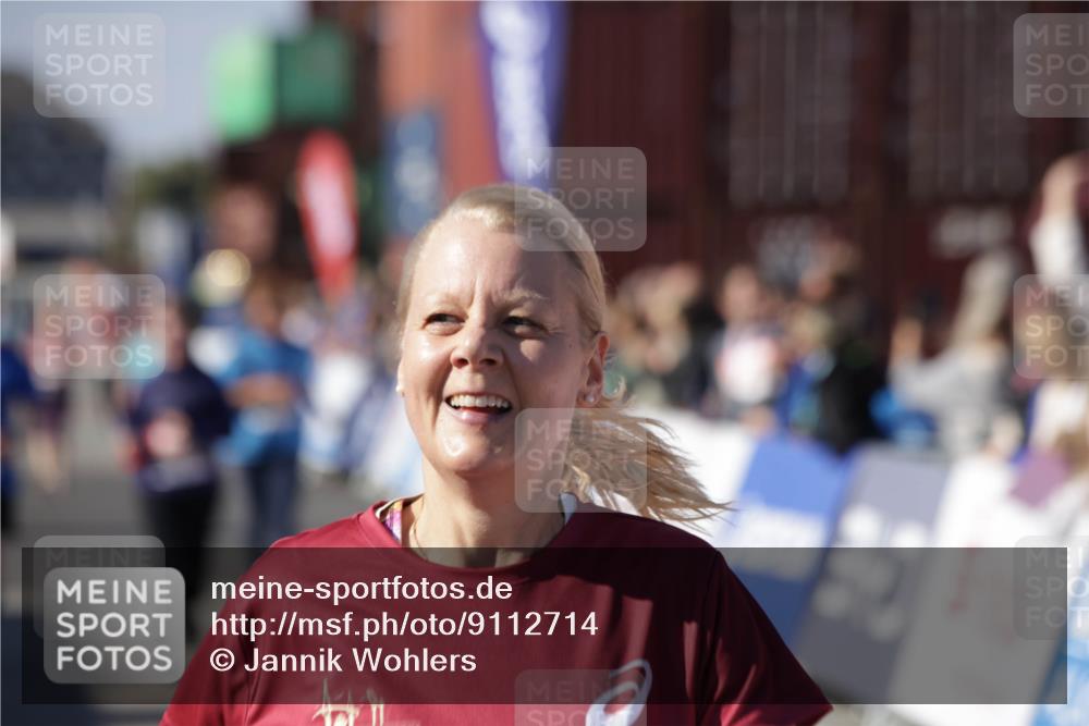 03.10.2025 - Köhlbrandbrückenlauf Jannik Wohlers http://msf.ph/oto/9112714 03.10.2025 13:31:22 Ziel 4800, 4967, 5030, 5310, 5362, 5378, 5511, 5518, 5519, 5598, 5772, 5773, 6242, 6243, 6559, 6597, 6731 meine-sportfotos.de