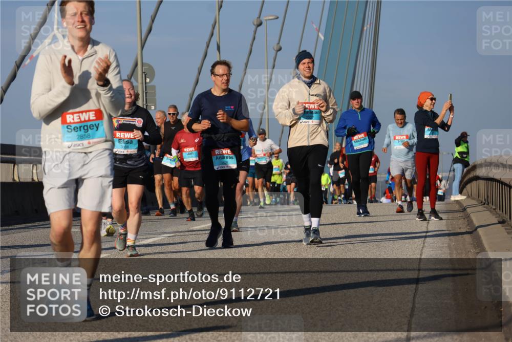 03.10.2025 - Köhlbrandbrückenlauf Strokosch-Dieckow http://msf.ph/oto/9112721 03.10.2025 09:46:13 Position 2 2858, 3006, 1408 meine-sportfotos.de