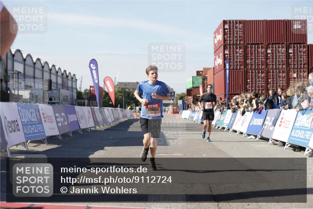 03.10.2025 - Köhlbrandbrückenlauf Jannik Wohlers http://msf.ph/oto/9112724 03.10.2025 13:01:04 Ziel 4039, 4069, 4140, 4177, 4407, 4425, 4512, 4820, 5779 meine-sportfotos.de