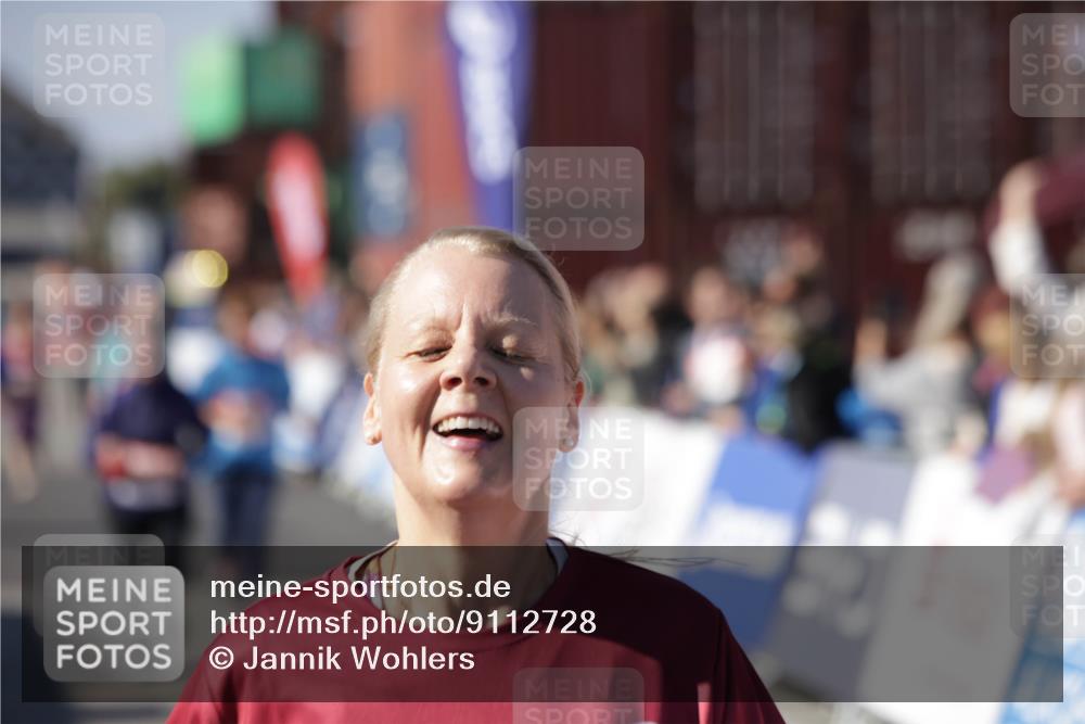 03.10.2025 - Köhlbrandbrückenlauf Jannik Wohlers http://msf.ph/oto/9112728 03.10.2025 13:31:22 Ziel 4800, 4967, 5030, 5310, 5362, 5378, 5511, 5518, 5519, 5598, 5772, 5773, 6242, 6243, 6559, 6597, 6731 meine-sportfotos.de