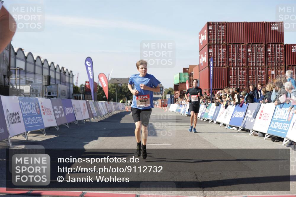 03.10.2025 - Köhlbrandbrückenlauf Jannik Wohlers http://msf.ph/oto/9112732 03.10.2025 13:01:04 Ziel 4039, 4069, 4140, 4177, 4407, 4425, 4512, 4820, 5779 meine-sportfotos.de