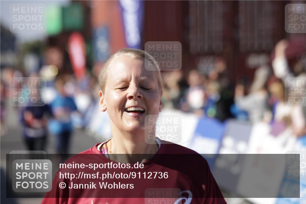 03.10.2025 - Köhlbrandbrückenlauf Jannik Wohlers http://msf.ph/oto/9112736 03.10.2025 13:31:22 Ziel 4800, 4967, 5030, 5310, 5362, 5378, 5511, 5518, 5519, 5598, 5772, 5773, 6242, 6243, 6559, 6597, 6731 meine-sportfotos.de