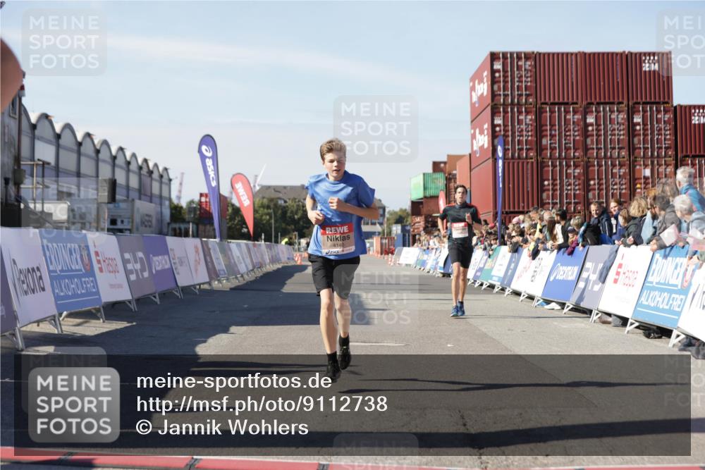 03.10.2025 - Köhlbrandbrückenlauf Jannik Wohlers http://msf.ph/oto/9112738 03.10.2025 13:01:04 Ziel 4039, 4069, 4140, 4177, 4407, 4425, 4512, 4820, 5779 meine-sportfotos.de