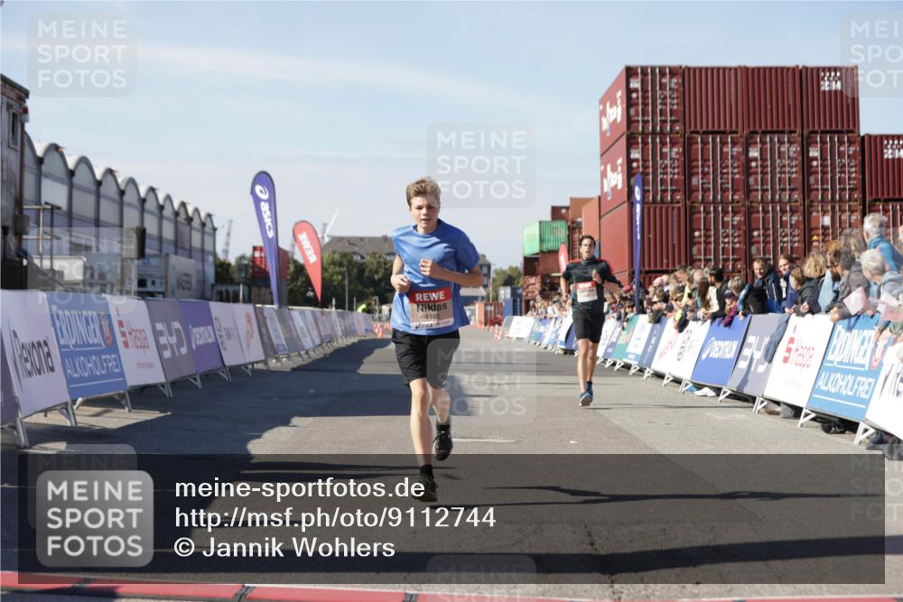 03.10.2025 - Köhlbrandbrückenlauf Jannik Wohlers http://msf.ph/oto/9112744 03.10.2025 13:01:04 Ziel 4039, 4069, 4140, 4177, 4407, 4425, 4512, 4820, 5779 meine-sportfotos.de