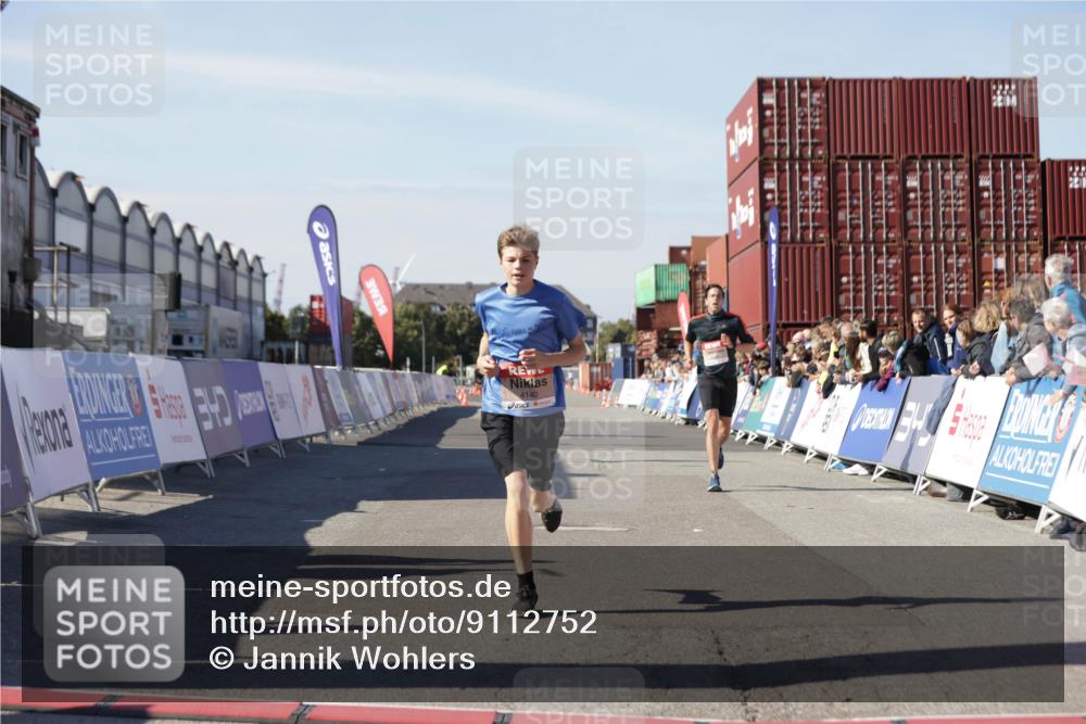03.10.2025 - Köhlbrandbrückenlauf Jannik Wohlers http://msf.ph/oto/9112752 03.10.2025 13:01:04 Ziel 4039, 4069, 4140, 4177, 4407, 4425, 4512, 4820, 5779 meine-sportfotos.de
