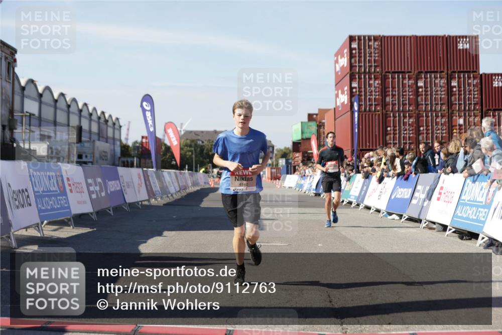 03.10.2025 - Köhlbrandbrückenlauf Jannik Wohlers http://msf.ph/oto/9112763 03.10.2025 13:01:04 Ziel 4039, 4069, 4140, 4177, 4407, 4425, 4512, 4820, 5779 meine-sportfotos.de