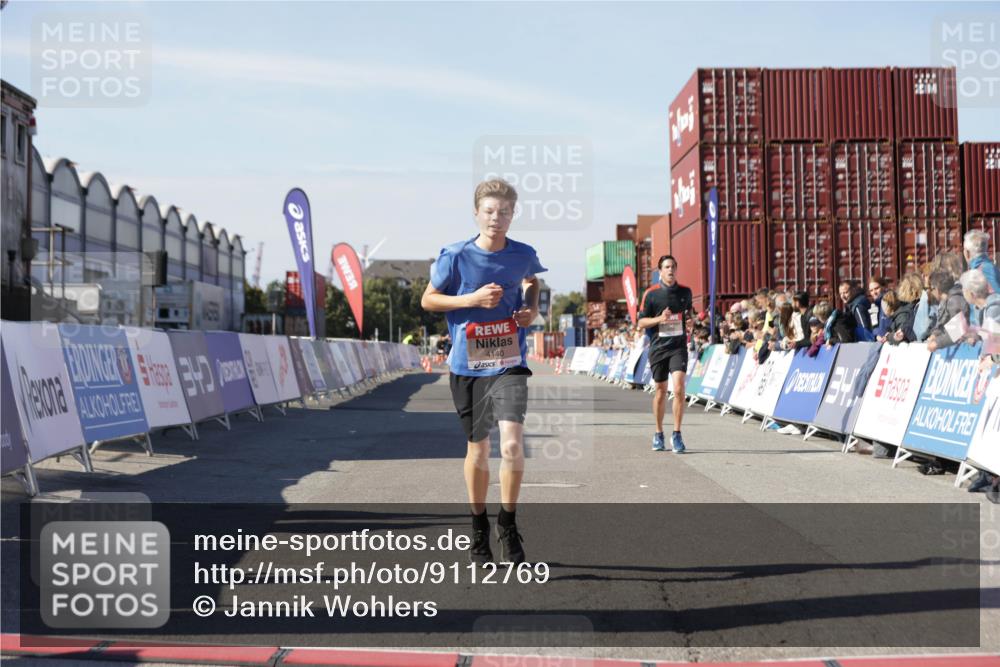 03.10.2025 - Köhlbrandbrückenlauf Jannik Wohlers http://msf.ph/oto/9112769 03.10.2025 13:01:05 Ziel 4039, 4069, 4140, 4177, 4407, 4425, 4512, 4820, 5779, 6614 meine-sportfotos.de