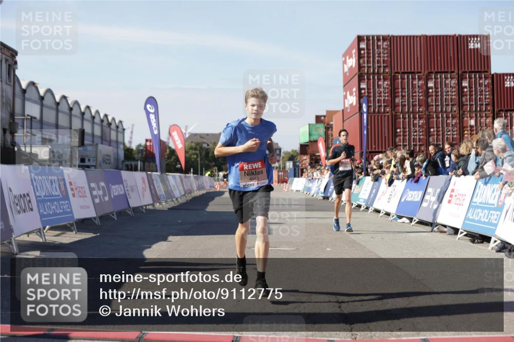 03.10.2025 - Köhlbrandbrückenlauf Jannik Wohlers http://msf.ph/oto/9112775 03.10.2025 13:01:05 Ziel 4039, 4069, 4140, 4177, 4407, 4425, 4512, 4820, 5779, 6614 meine-sportfotos.de