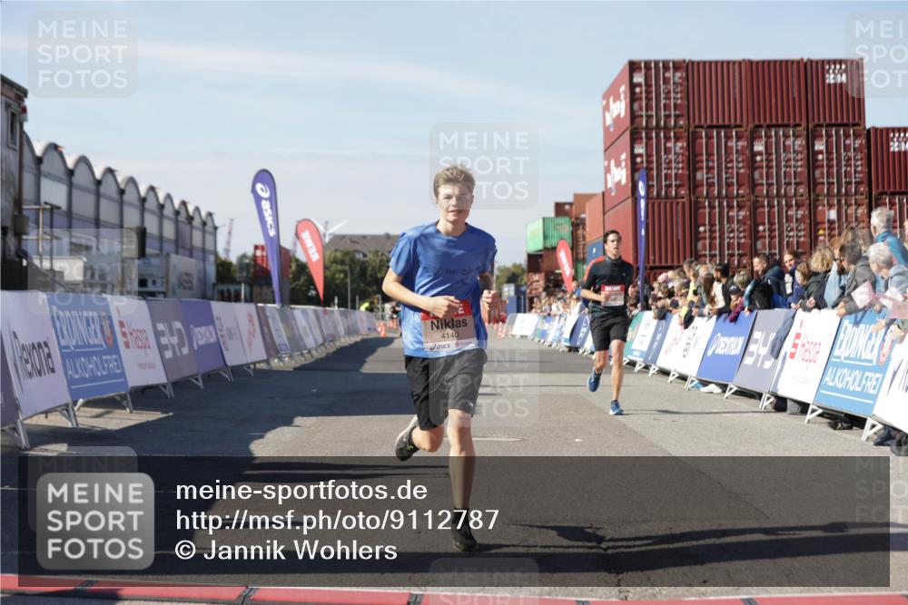 03.10.2025 - Köhlbrandbrückenlauf Jannik Wohlers http://msf.ph/oto/9112787 03.10.2025 13:01:05 Ziel 4039, 4069, 4140, 4177, 4407, 4425, 4512, 4820, 5779, 6614 meine-sportfotos.de
