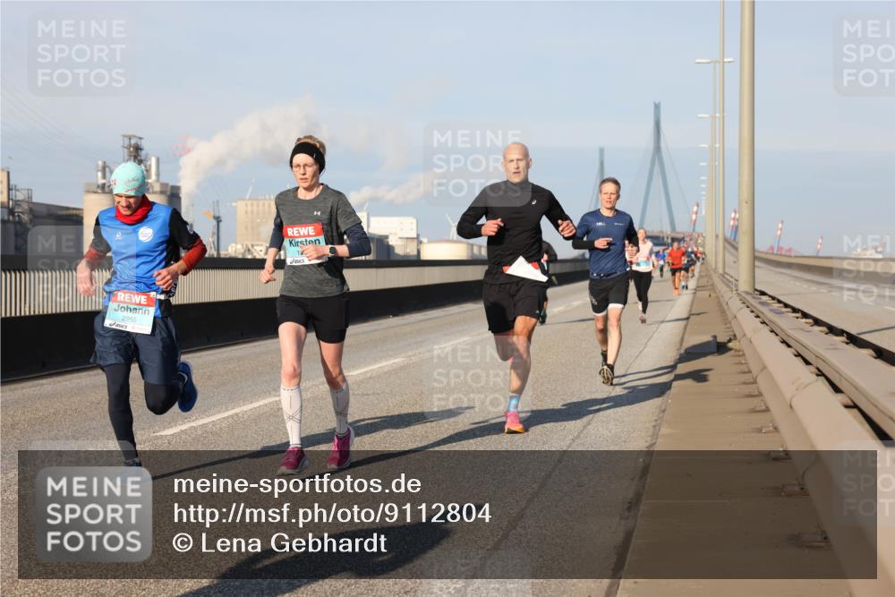 03.10.2025 - Köhlbrandbrückenlauf Lena Gebhardt http://msf.ph/oto/9112804 03.10.2025 09:42:33 Position 2 2955, 1 meine-sportfotos.de