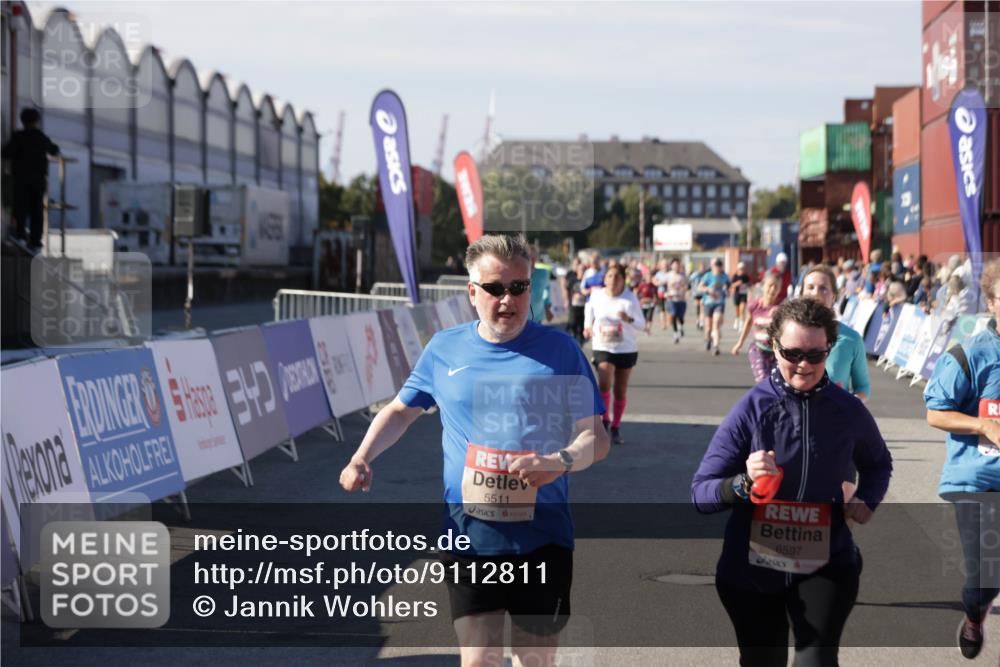 03.10.2025 - Köhlbrandbrückenlauf Jannik Wohlers http://msf.ph/oto/9112811 03.10.2025 13:31:28 Ziel 5030, 5065, 5171, 5222, 5425, 5511, 5518, 5519, 5598, 6597, 6731 meine-sportfotos.de