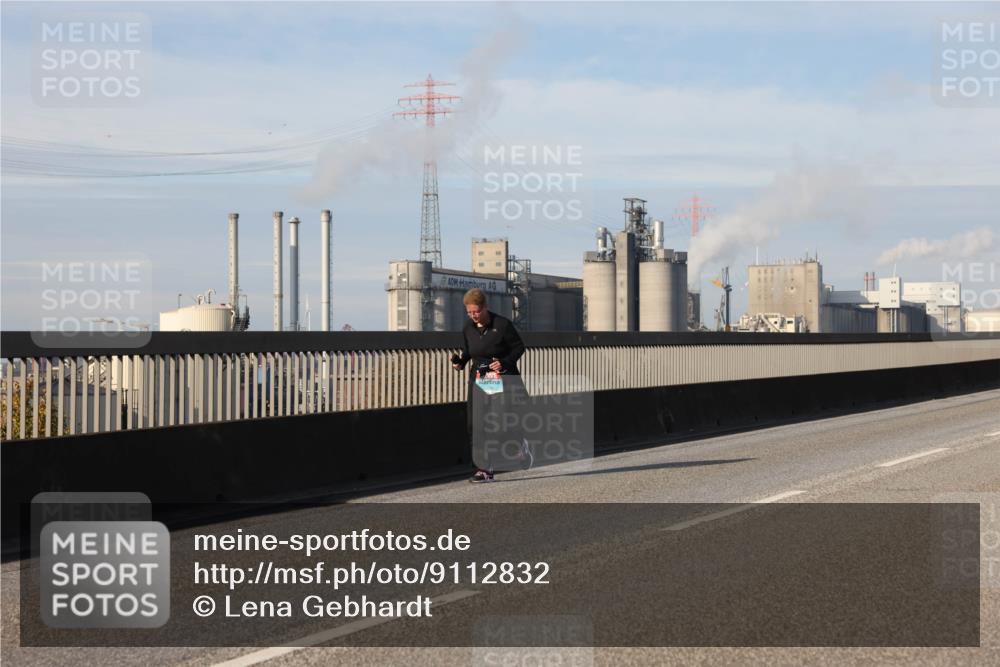 03.10.2025 - Köhlbrandbrückenlauf Lena Gebhardt http://msf.ph/oto/9112832 03.10.2025 10:16:34 Position 2  meine-sportfotos.de