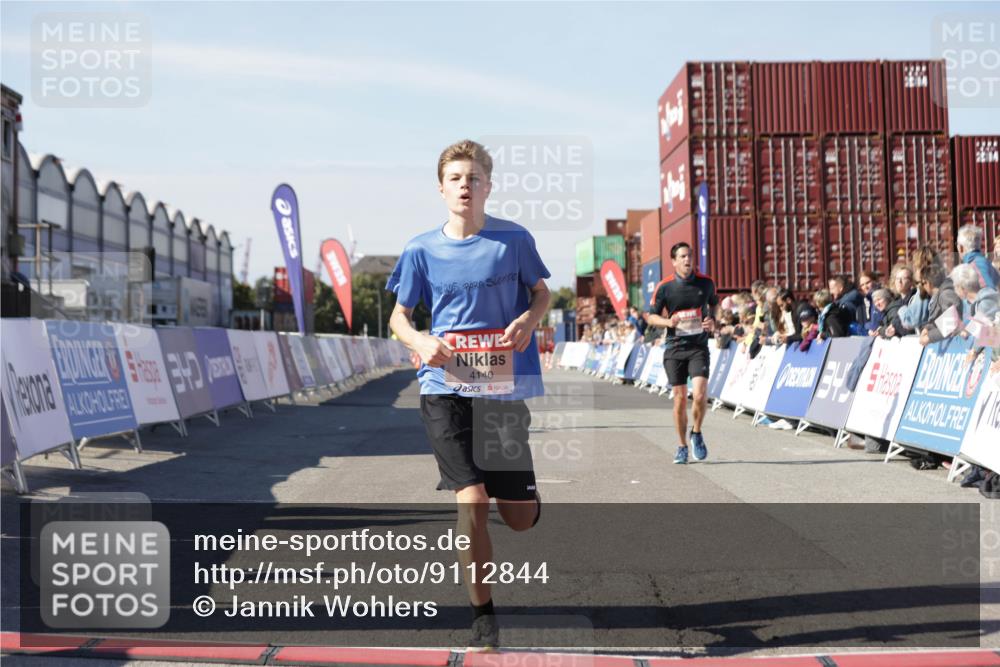 03.10.2025 - Köhlbrandbrückenlauf Jannik Wohlers http://msf.ph/oto/9112844 03.10.2025 13:01:05 Ziel 4039, 4069, 4140, 4177, 4407, 4425, 4512, 4820, 5779, 6614 meine-sportfotos.de