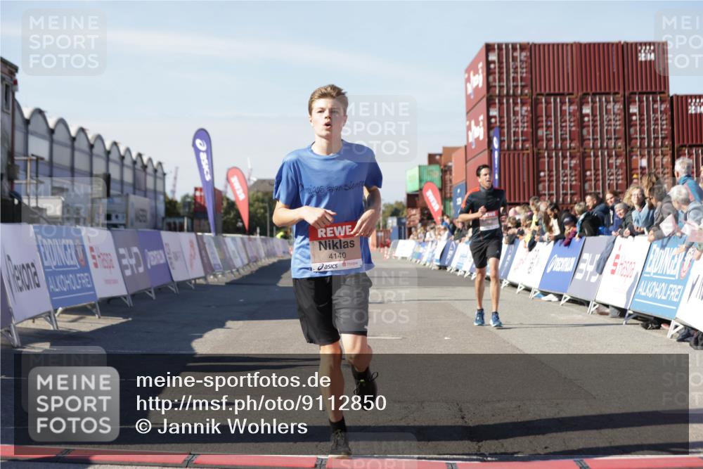 03.10.2025 - Köhlbrandbrückenlauf Jannik Wohlers http://msf.ph/oto/9112850 03.10.2025 13:01:05 Ziel 4039, 4069, 4140, 4177, 4407, 4425, 4512, 4820, 5779, 6614 meine-sportfotos.de