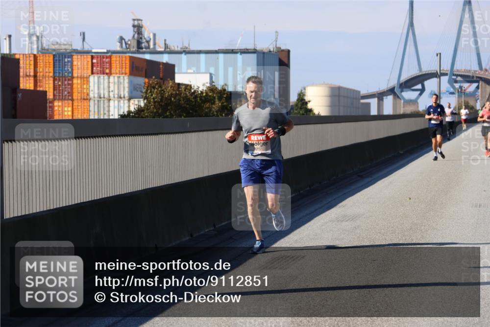 03.10.2025 - Köhlbrandbrückenlauf Strokosch-Dieckow http://msf.ph/oto/9112851 03.10.2025 12:42:10 Position 3 6151 meine-sportfotos.de