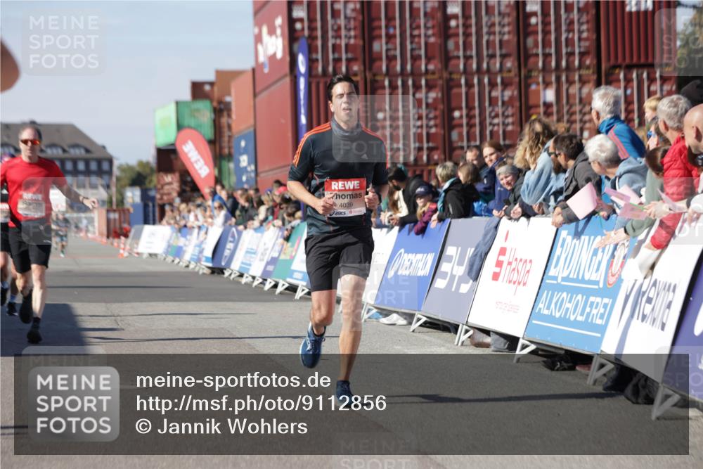 03.10.2025 - Köhlbrandbrückenlauf Jannik Wohlers http://msf.ph/oto/9112856 03.10.2025 13:01:06 Ziel 4039, 4069, 4140, 4177, 4407, 4425, 4512, 4820, 5779, 6614 meine-sportfotos.de