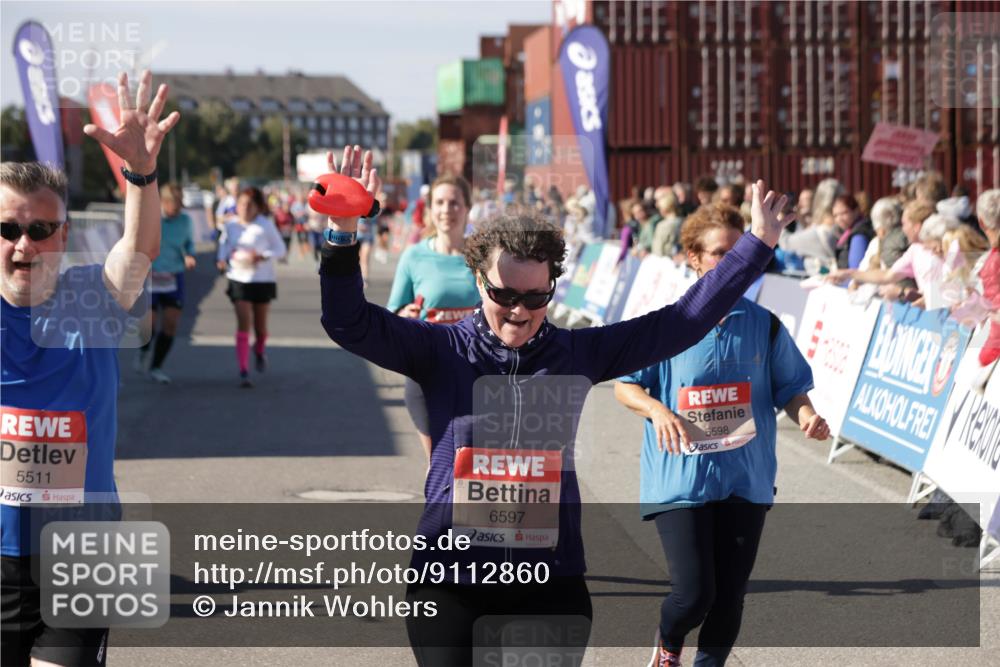 03.10.2025 - Köhlbrandbrückenlauf Jannik Wohlers http://msf.ph/oto/9112860 03.10.2025 13:31:29 Ziel 5030, 5065, 5171, 5222, 5425, 5511, 5518, 5519, 5598, 6597, 6731 meine-sportfotos.de