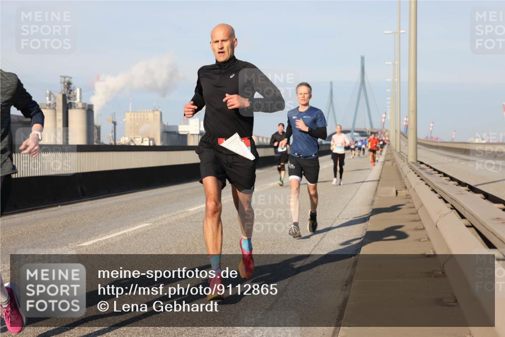 03.10.2025 - Köhlbrandbrückenlauf Lena Gebhardt http://msf.ph/oto/9112865 03.10.2025 09:42:34 Position 2  meine-sportfotos.de