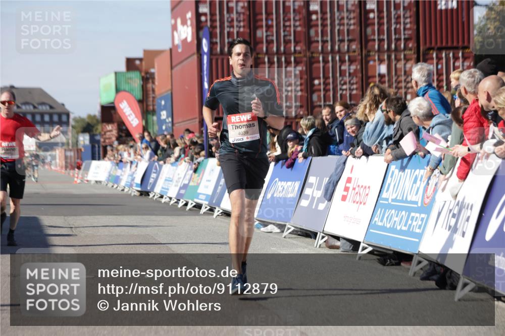 03.10.2025 - Köhlbrandbrückenlauf Jannik Wohlers http://msf.ph/oto/9112879 03.10.2025 13:01:06 Ziel 4039, 4069, 4140, 4177, 4407, 4425, 4512, 4820, 5779, 6614 meine-sportfotos.de