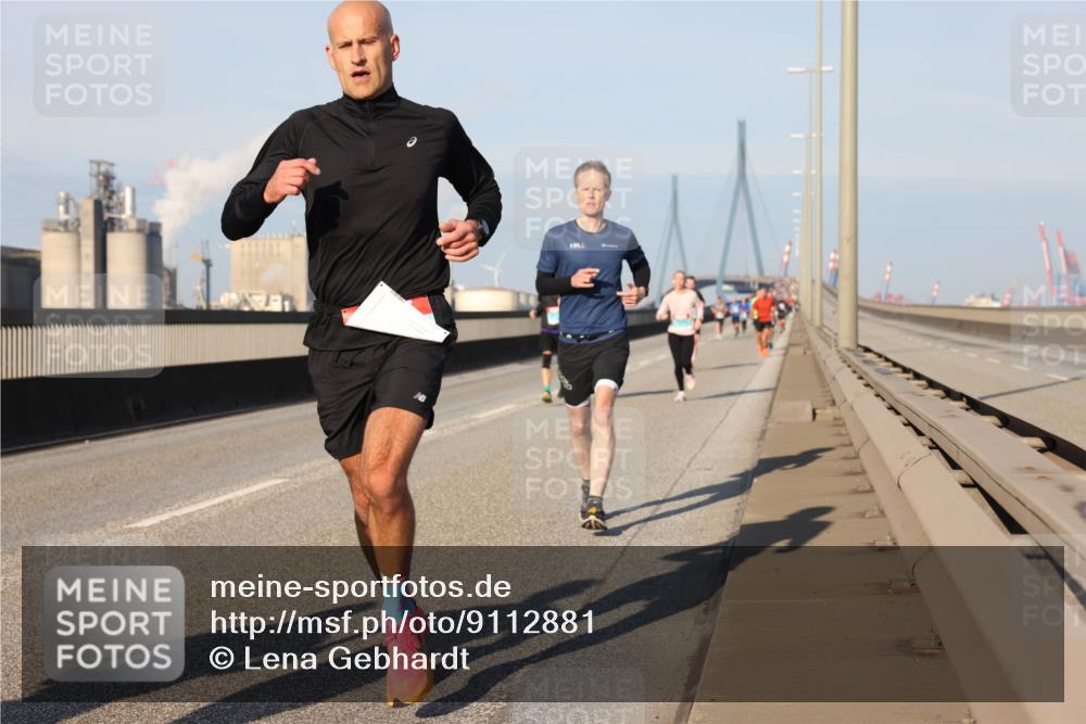 03.10.2025 - Köhlbrandbrückenlauf Lena Gebhardt http://msf.ph/oto/9112881 03.10.2025 09:42:35 Position 2  meine-sportfotos.de