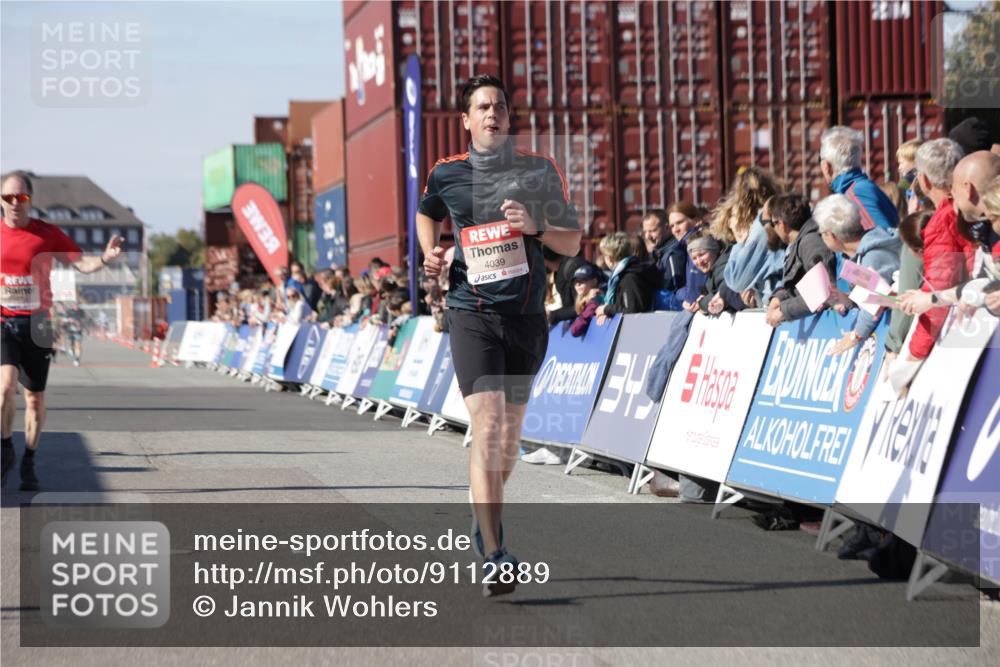03.10.2025 - Köhlbrandbrückenlauf Jannik Wohlers http://msf.ph/oto/9112889 03.10.2025 13:01:06 Ziel 4039, 4069, 4140, 4177, 4407, 4425, 4512, 4820, 5779, 6614 meine-sportfotos.de