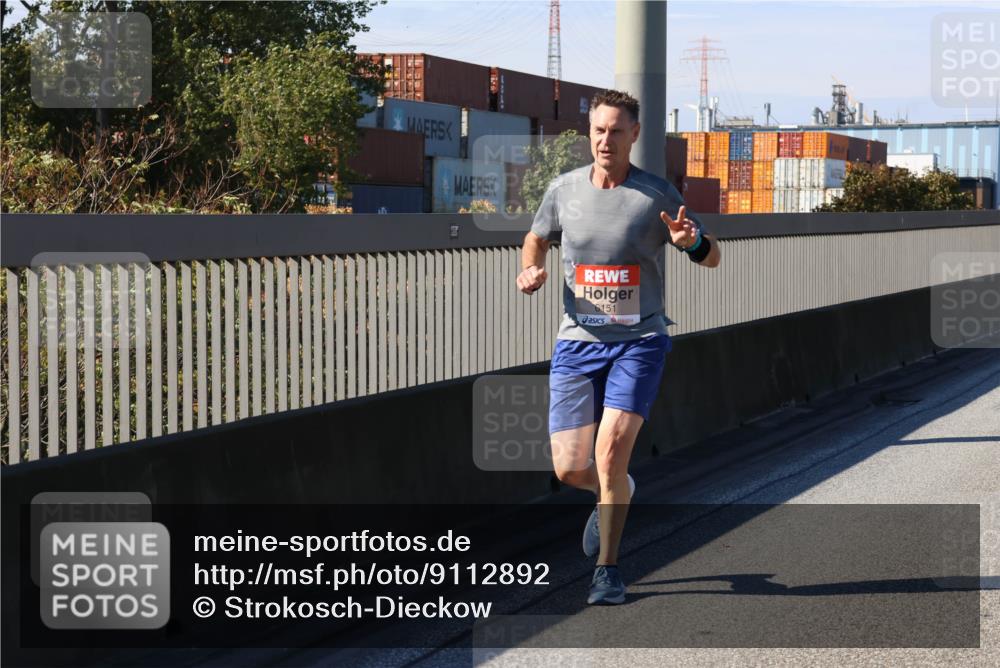 03.10.2025 - Köhlbrandbrückenlauf Strokosch-Dieckow http://msf.ph/oto/9112892 03.10.2025 12:42:13 Position 3 6151 meine-sportfotos.de