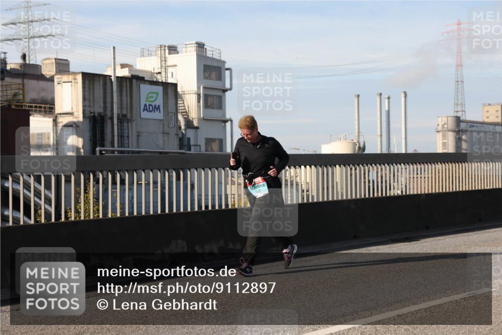 03.10.2025 - Köhlbrandbrückenlauf Lena Gebhardt http://msf.ph/oto/9112897 03.10.2025 10:16:36 Position 2 2226 meine-sportfotos.de