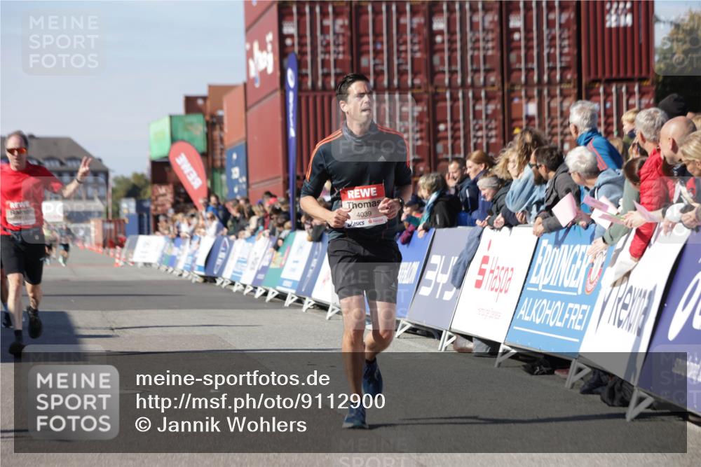 03.10.2025 - Köhlbrandbrückenlauf Jannik Wohlers http://msf.ph/oto/9112900 03.10.2025 13:01:06 Ziel 4039, 4069, 4140, 4177, 4407, 4425, 4512, 4820, 5779, 6614 meine-sportfotos.de